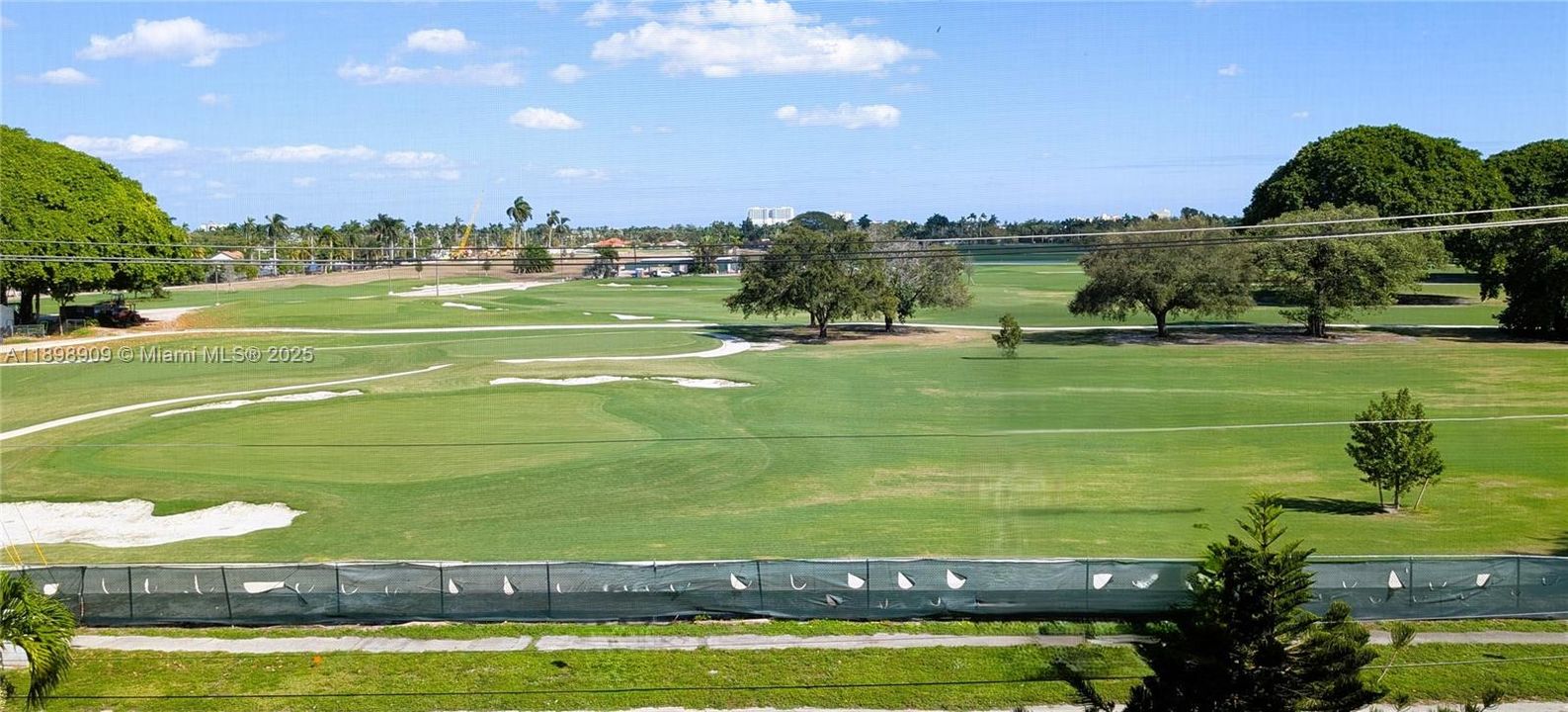 For Rent: $1,600 (1 beds, 1 baths, 750 Square Feet)