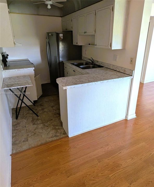 For Rent: $1,600 (1 beds, 1 baths, 750 Square Feet)