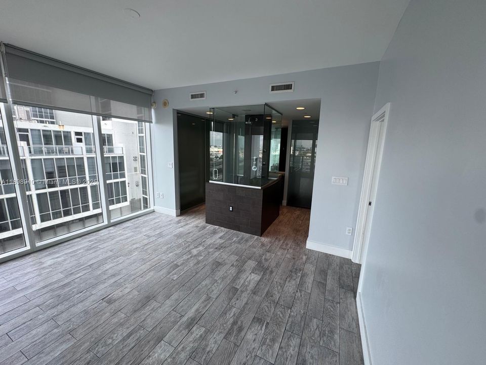 For Sale: $695,000 (2 beds, 2 baths, 1123 Square Feet)