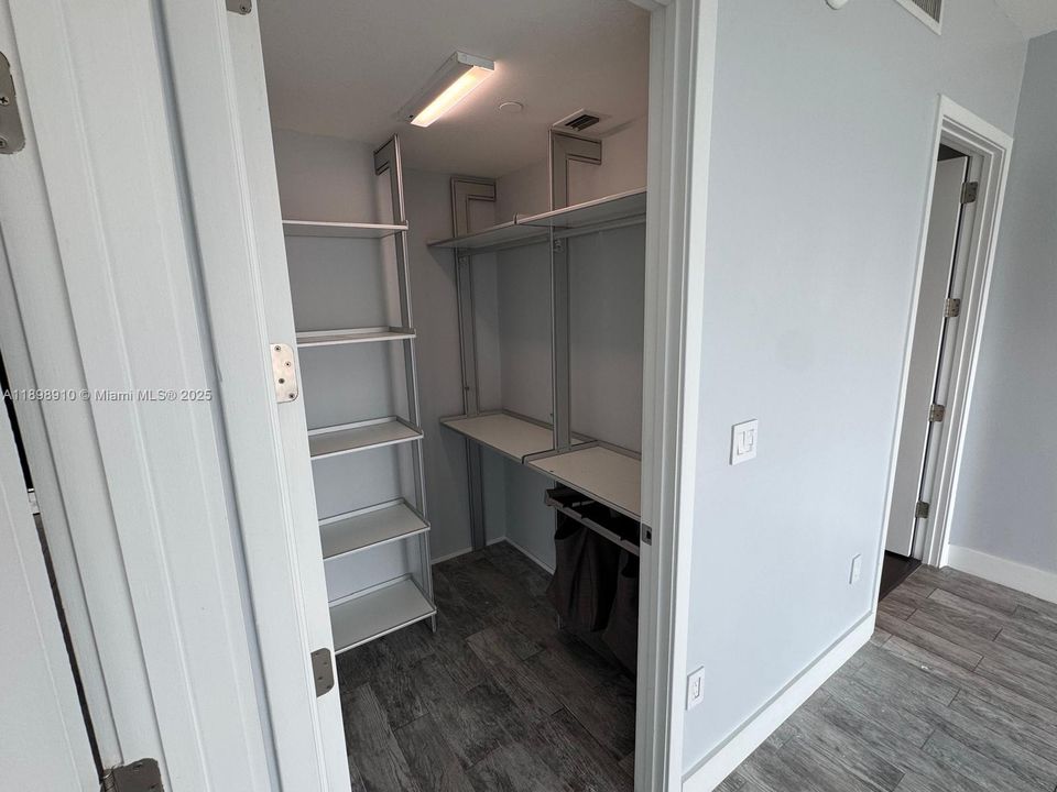 For Sale: $695,000 (2 beds, 2 baths, 1123 Square Feet)