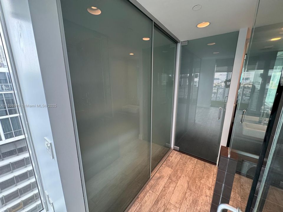 For Sale: $695,000 (2 beds, 2 baths, 1123 Square Feet)