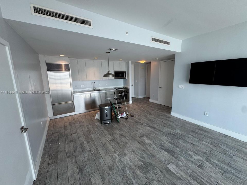 For Sale: $695,000 (2 beds, 2 baths, 1123 Square Feet)