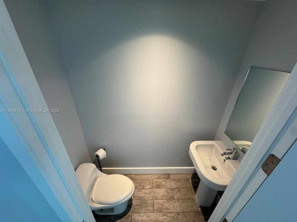 For Sale: $695,000 (2 beds, 2 baths, 1123 Square Feet)