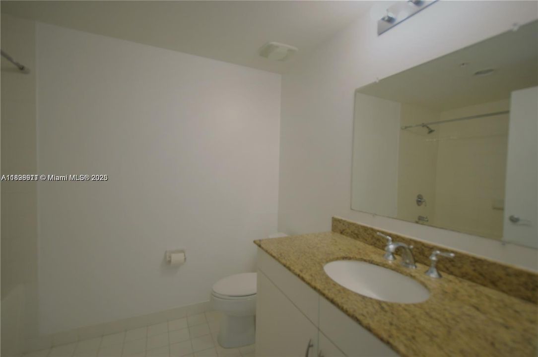 Recently Rented: $2,400 (1 beds, 2 baths, 842 Square Feet)