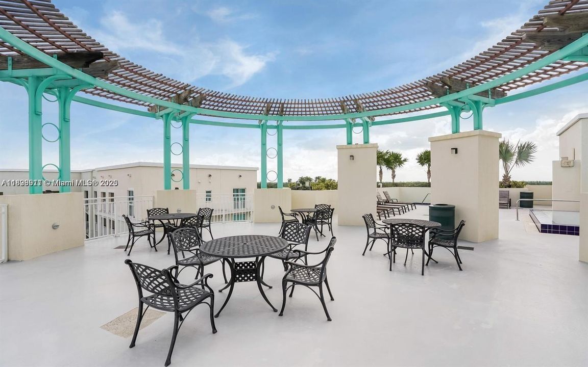 Recently Rented: $2,400 (1 beds, 2 baths, 842 Square Feet)