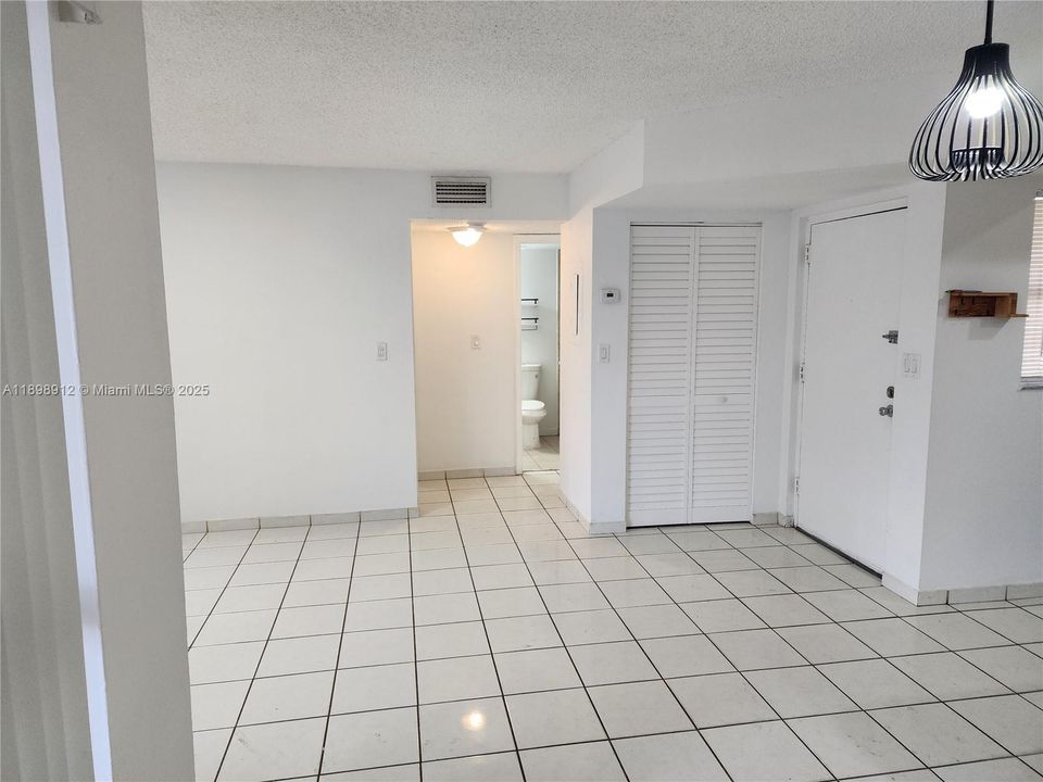 Под контрактом: $2,150 (2 спален, 2 ванн, 1012 Квадратных фут)