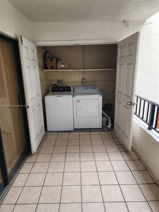 Под контрактом: $2,150 (2 спален, 2 ванн, 1012 Квадратных фут)