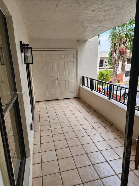 Под контрактом: $2,150 (2 спален, 2 ванн, 1012 Квадратных фут)