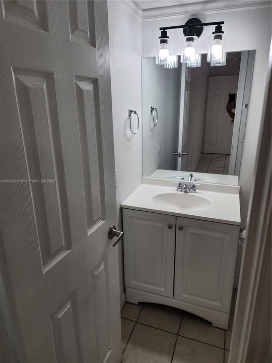 Под контрактом: $2,150 (2 спален, 2 ванн, 1012 Квадратных фут)