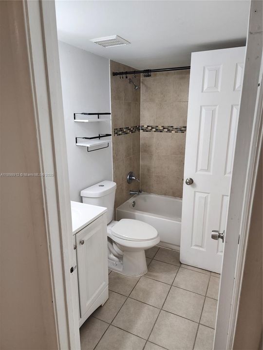 Под контрактом: $2,150 (2 спален, 2 ванн, 1012 Квадратных фут)