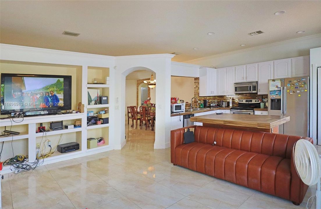 For Sale: $645,999 (3 beds, 2 baths, 1839 Square Feet)