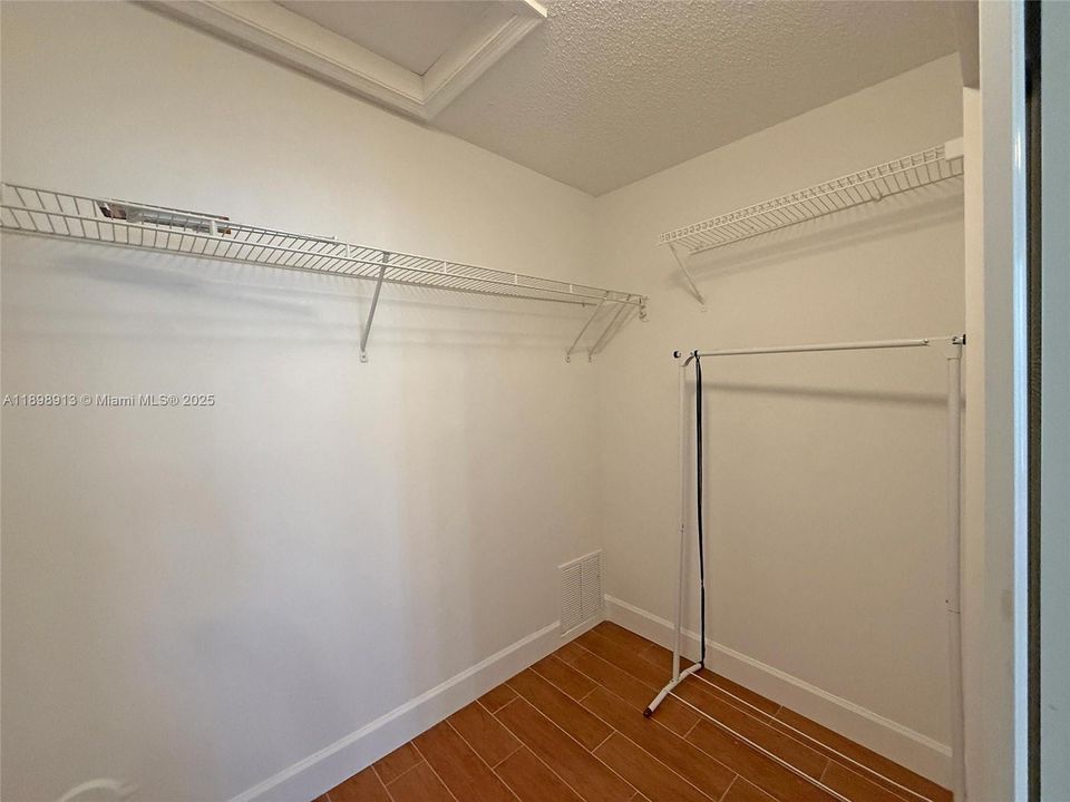 For Sale: $645,999 (3 beds, 2 baths, 1839 Square Feet)