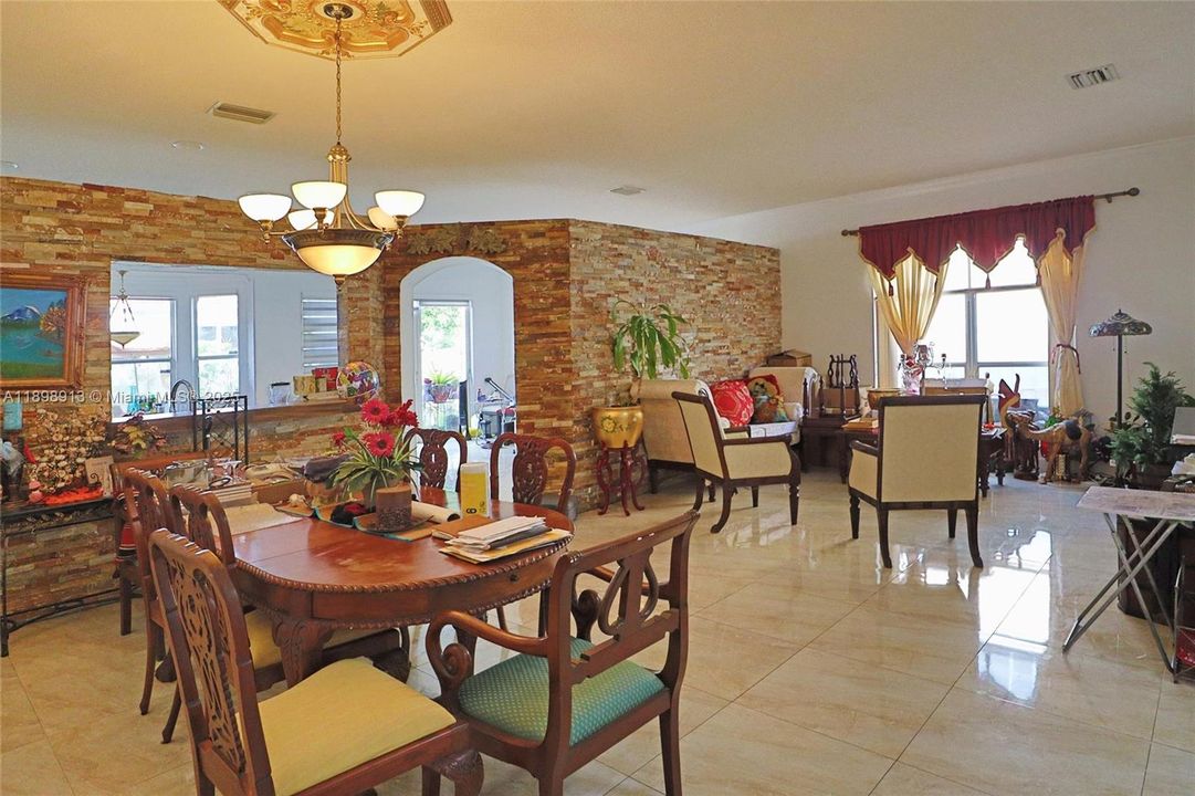 For Sale: $645,999 (3 beds, 2 baths, 1839 Square Feet)