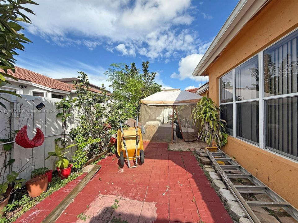 For Sale: $645,999 (3 beds, 2 baths, 1839 Square Feet)