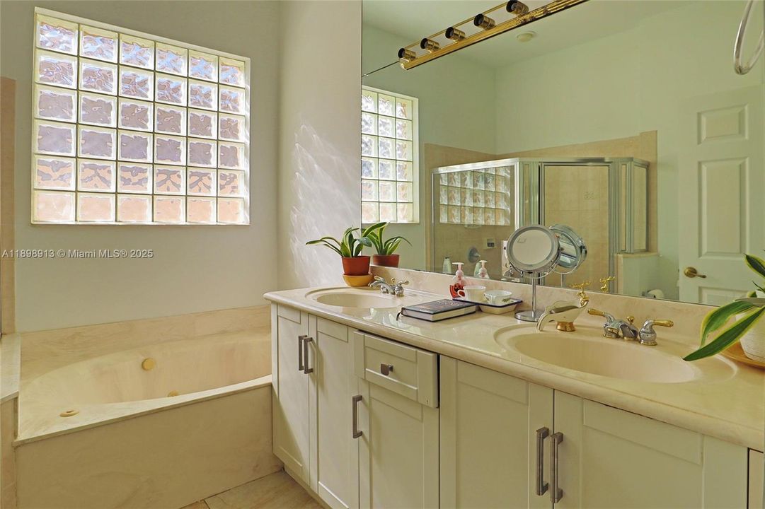 For Sale: $645,999 (3 beds, 2 baths, 1839 Square Feet)