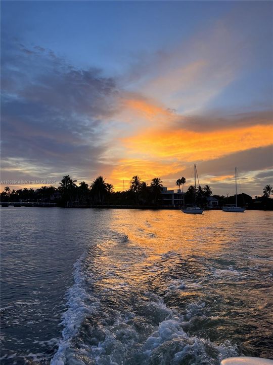 待售: $369,000 (1 贝兹, 1 浴室, 950 平方英尺)