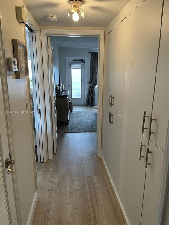 待售: $369,000 (1 贝兹, 1 浴室, 950 平方英尺)