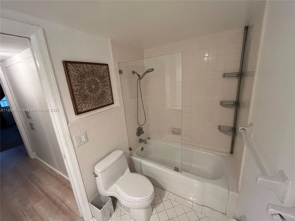 待售: $369,000 (1 贝兹, 1 浴室, 950 平方英尺)