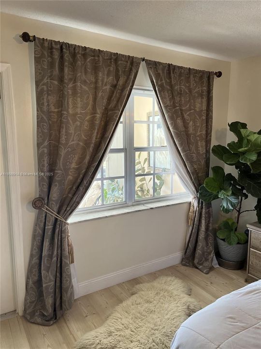 待售: $369,000 (1 贝兹, 1 浴室, 950 平方英尺)