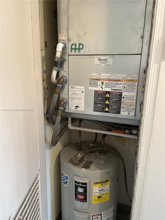 待售: $369,000 (1 贝兹, 1 浴室, 950 平方英尺)