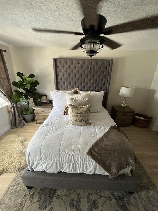 待售: $369,000 (1 贝兹, 1 浴室, 950 平方英尺)