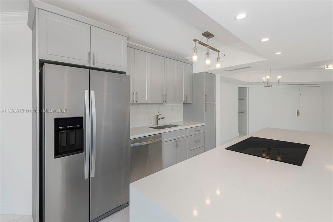 Active With Contract: $875,000 (2 beds, 2 baths, 1340 Square Feet)