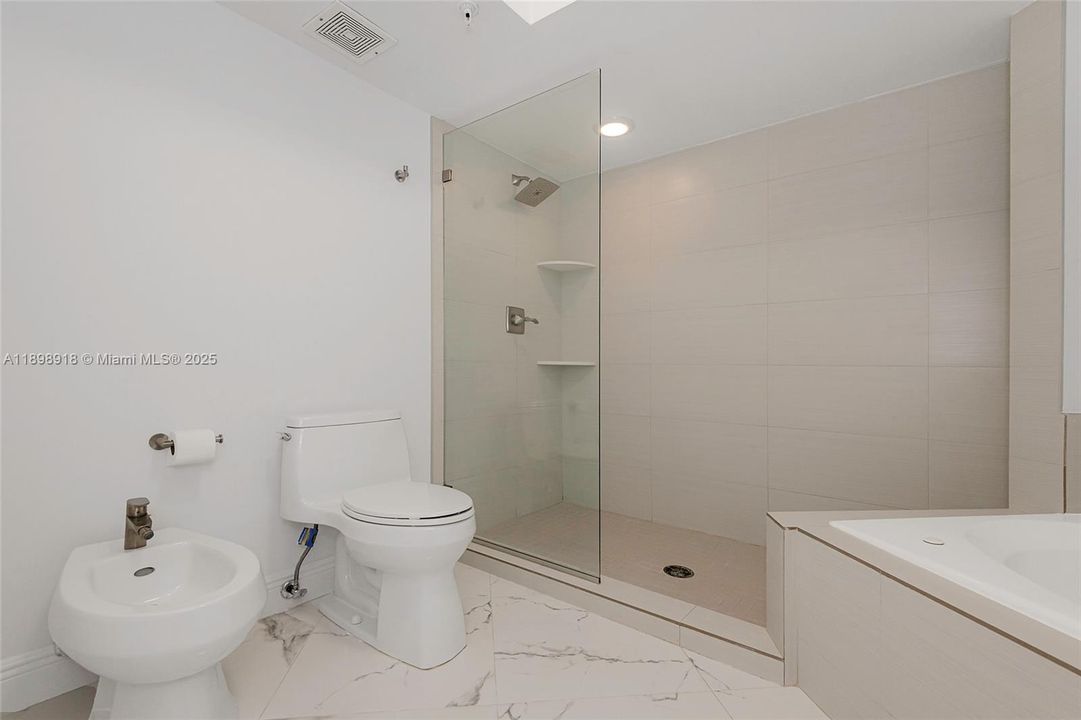 Active With Contract: $875,000 (2 beds, 2 baths, 1340 Square Feet)