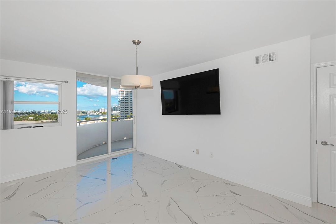Active With Contract: $875,000 (2 beds, 2 baths, 1340 Square Feet)