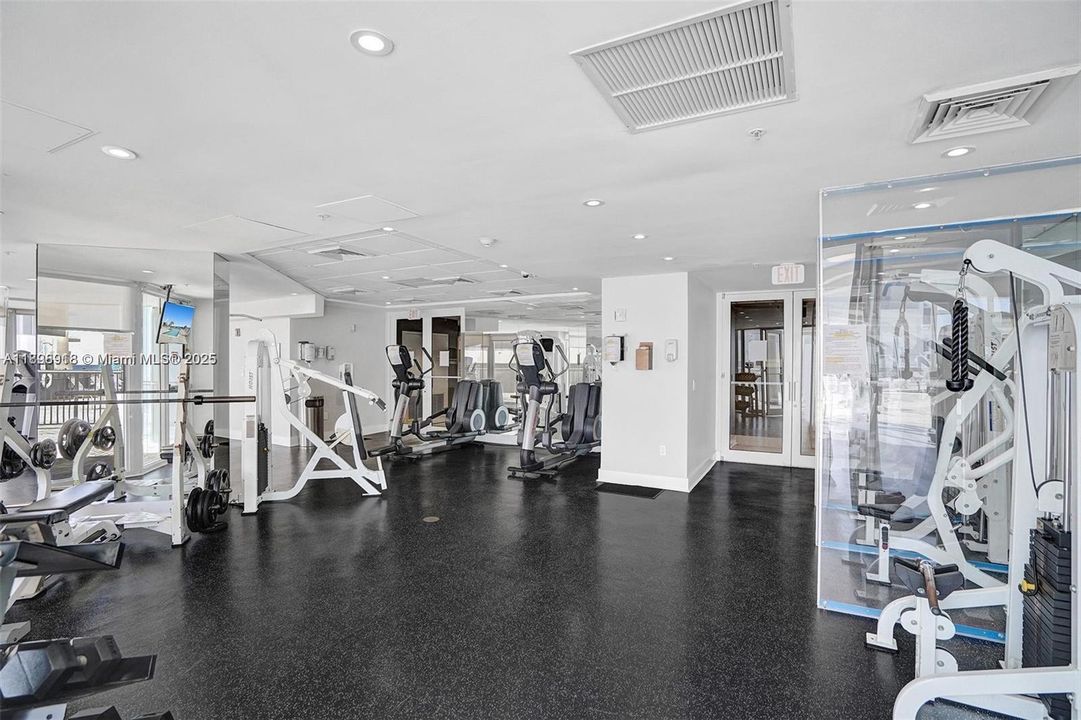 Active With Contract: $875,000 (2 beds, 2 baths, 1340 Square Feet)