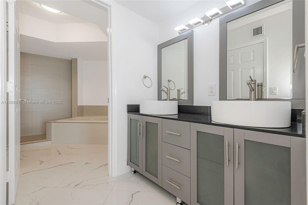 Active With Contract: $875,000 (2 beds, 2 baths, 1340 Square Feet)