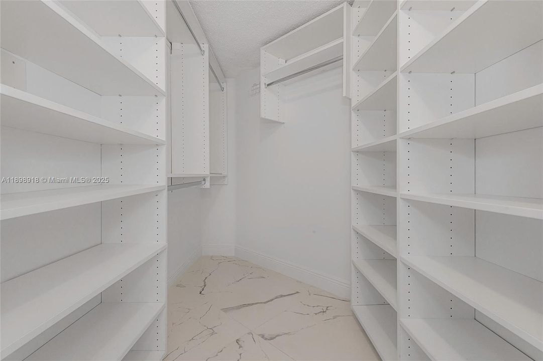 Active With Contract: $875,000 (2 beds, 2 baths, 1340 Square Feet)