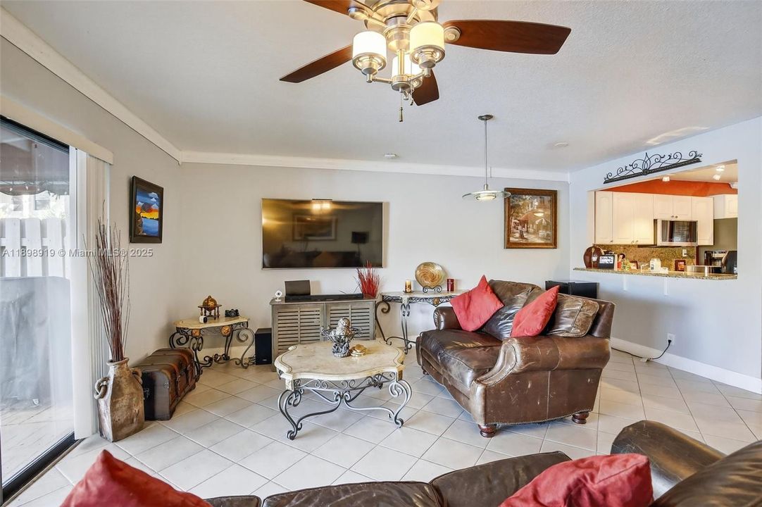 En Venta: $469,000 (3 camas, 2 baños, 1438 Pies cuadrados)