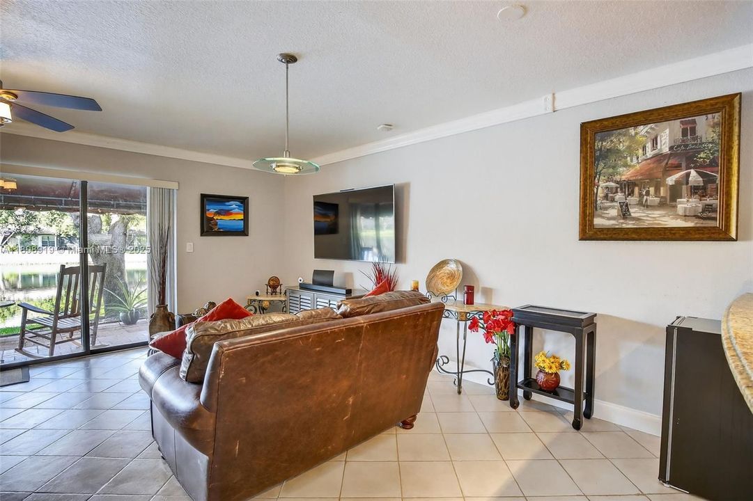 En Venta: $469,000 (3 camas, 2 baños, 1438 Pies cuadrados)