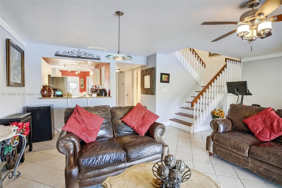 En Venta: $469,000 (3 camas, 2 baños, 1438 Pies cuadrados)