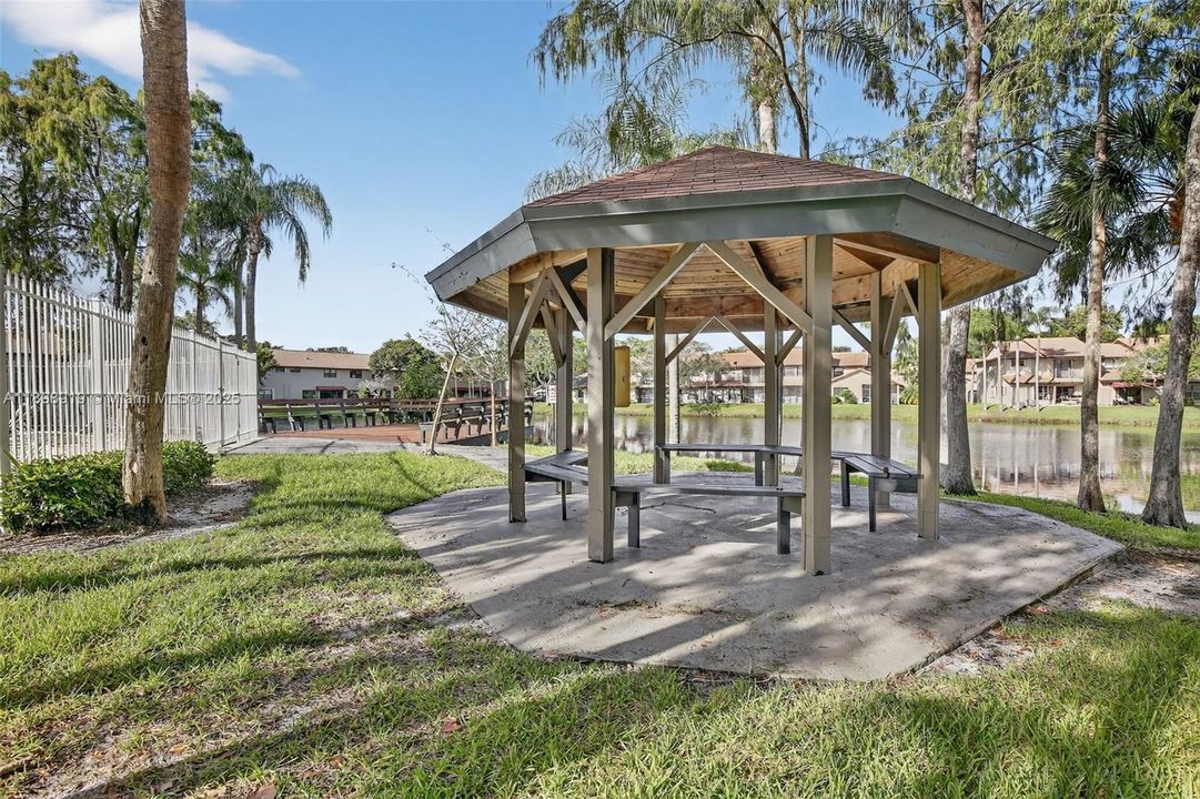 En Venta: $469,000 (3 camas, 2 baños, 1438 Pies cuadrados)