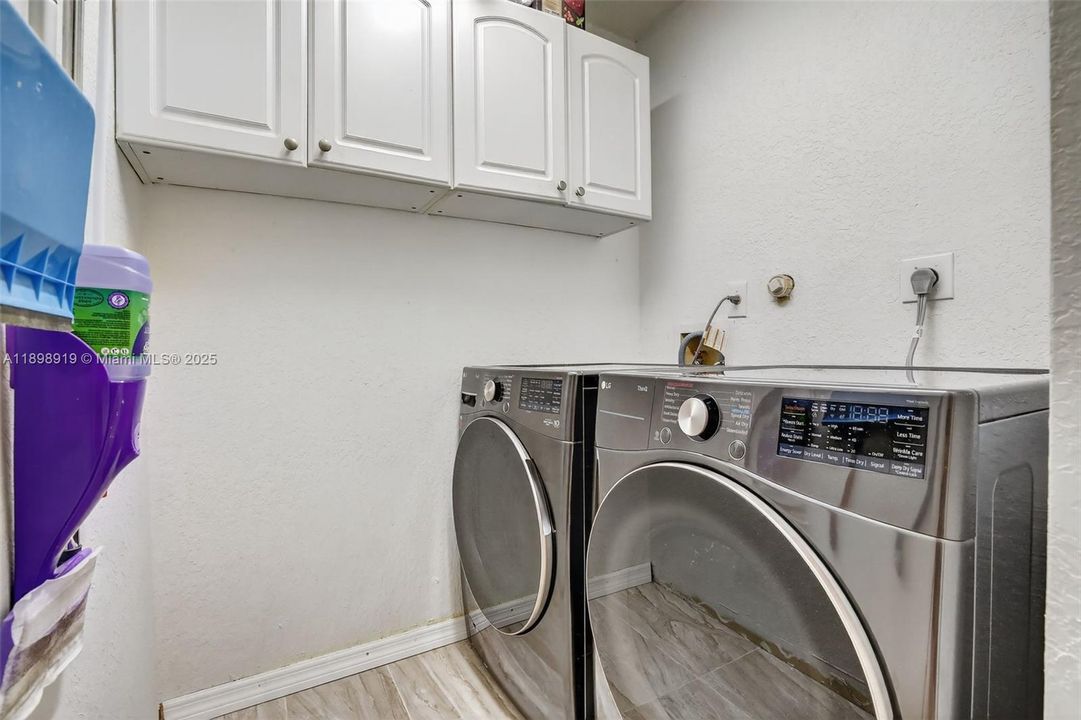 En Venta: $469,000 (3 camas, 2 baños, 1438 Pies cuadrados)