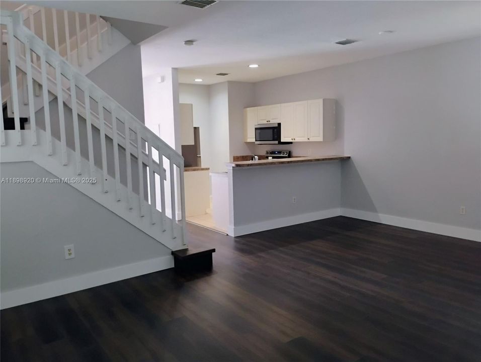 Recently Rented: $2,250 (4 beds, 2 baths, 1611 Square Feet)