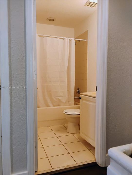 Recently Rented: $2,250 (4 beds, 2 baths, 1611 Square Feet)