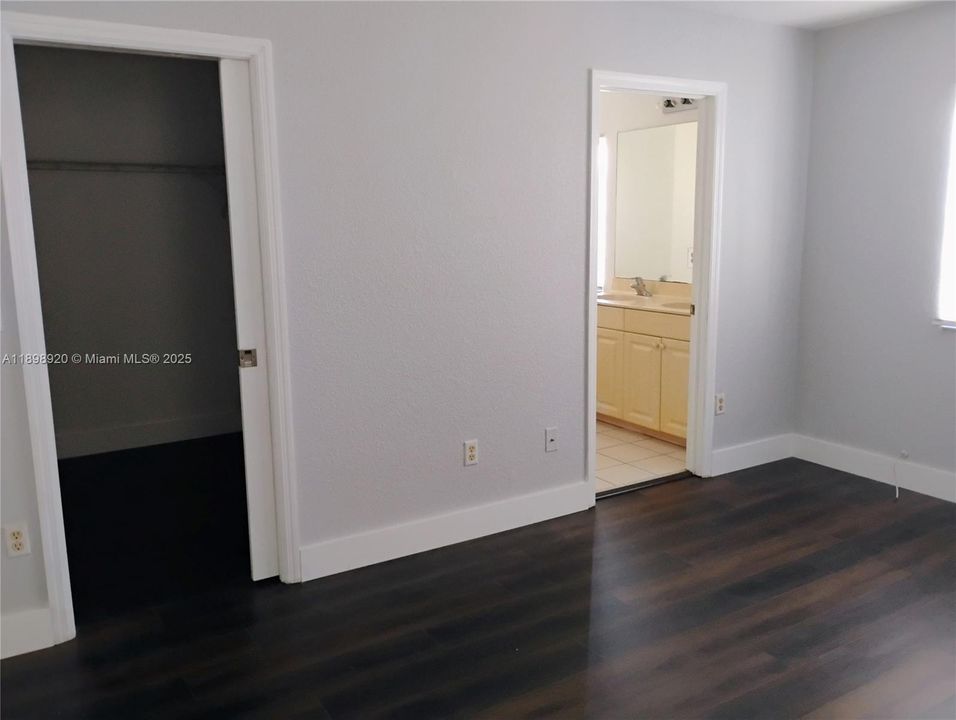 Recently Rented: $2,250 (4 beds, 2 baths, 1611 Square Feet)