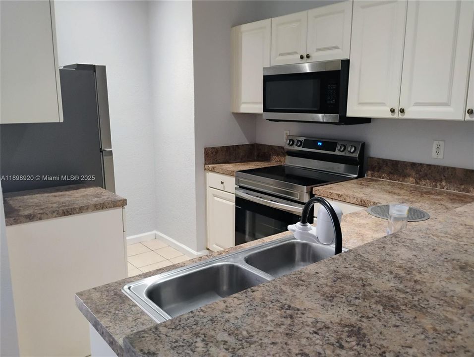 Recently Rented: $2,250 (4 beds, 2 baths, 1611 Square Feet)