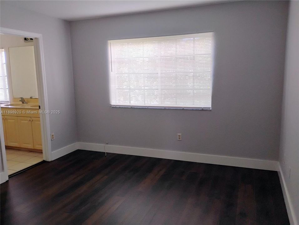 Recently Rented: $2,250 (4 beds, 2 baths, 1611 Square Feet)