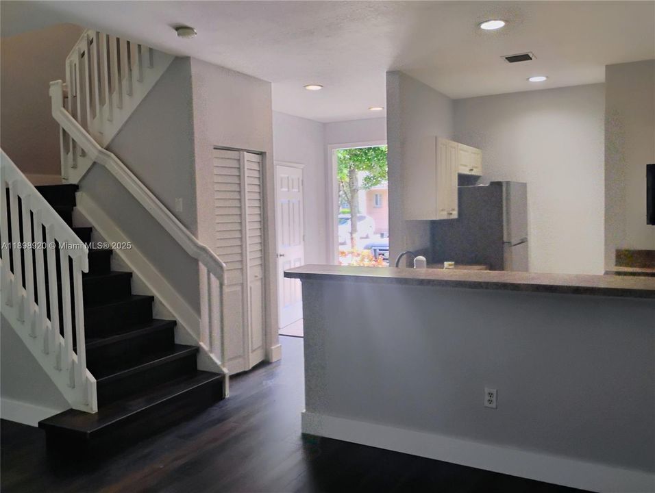 Recently Rented: $2,250 (4 beds, 2 baths, 1611 Square Feet)