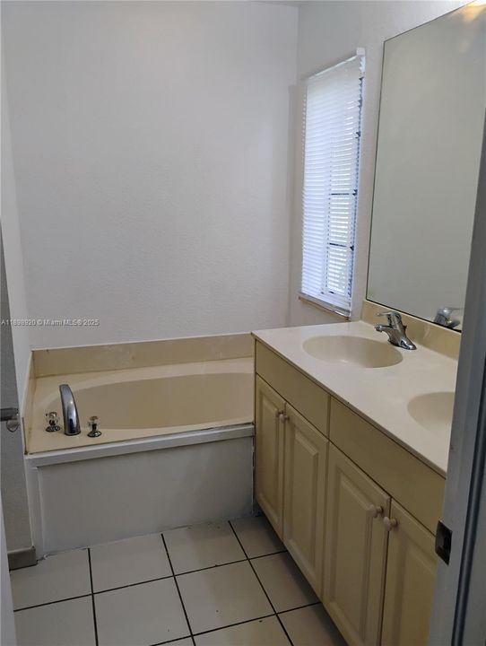 Recently Rented: $2,250 (4 beds, 2 baths, 1611 Square Feet)