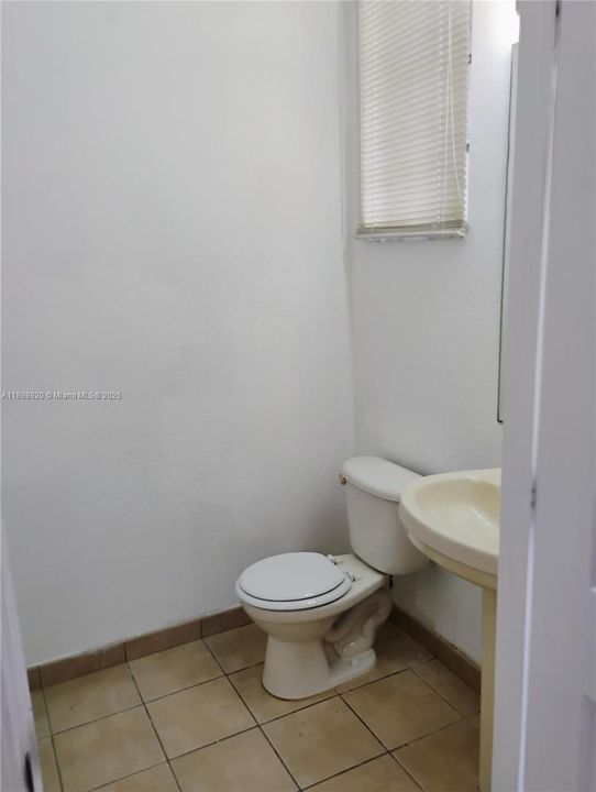 Recently Rented: $2,250 (4 beds, 2 baths, 1611 Square Feet)