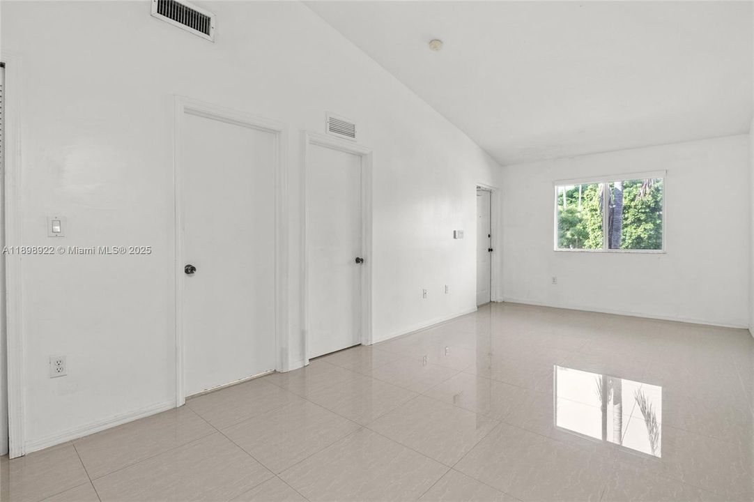 En Venta: $235,000 (2 camas, 2 baños, 910 Pies cuadrados)