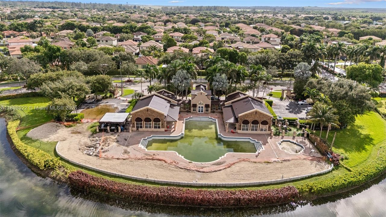 En Venta: $235,000 (2 camas, 2 baños, 910 Pies cuadrados)