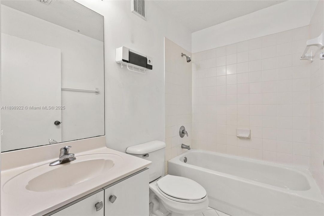 En Venta: $235,000 (2 camas, 2 baños, 910 Pies cuadrados)