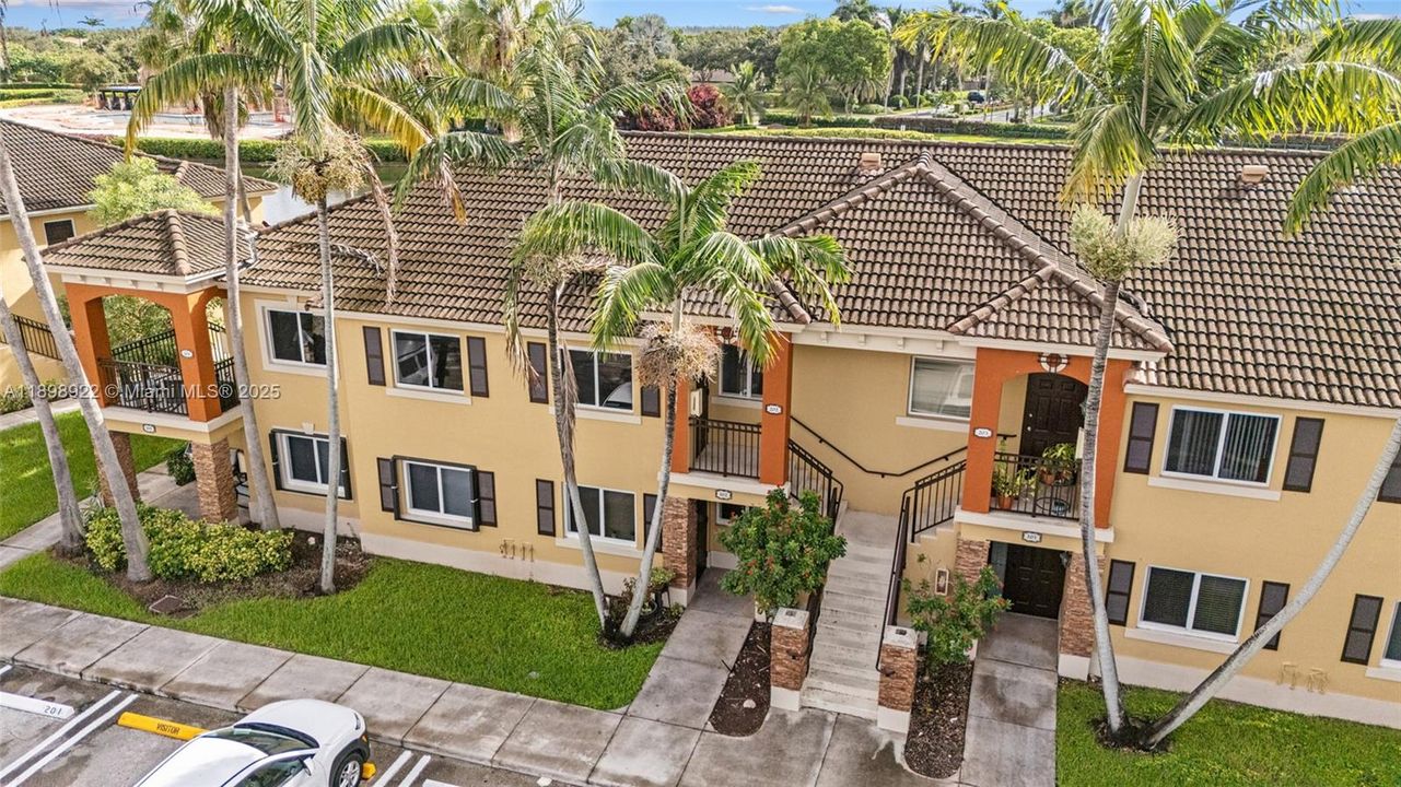 En Venta: $235,000 (2 camas, 2 baños, 910 Pies cuadrados)