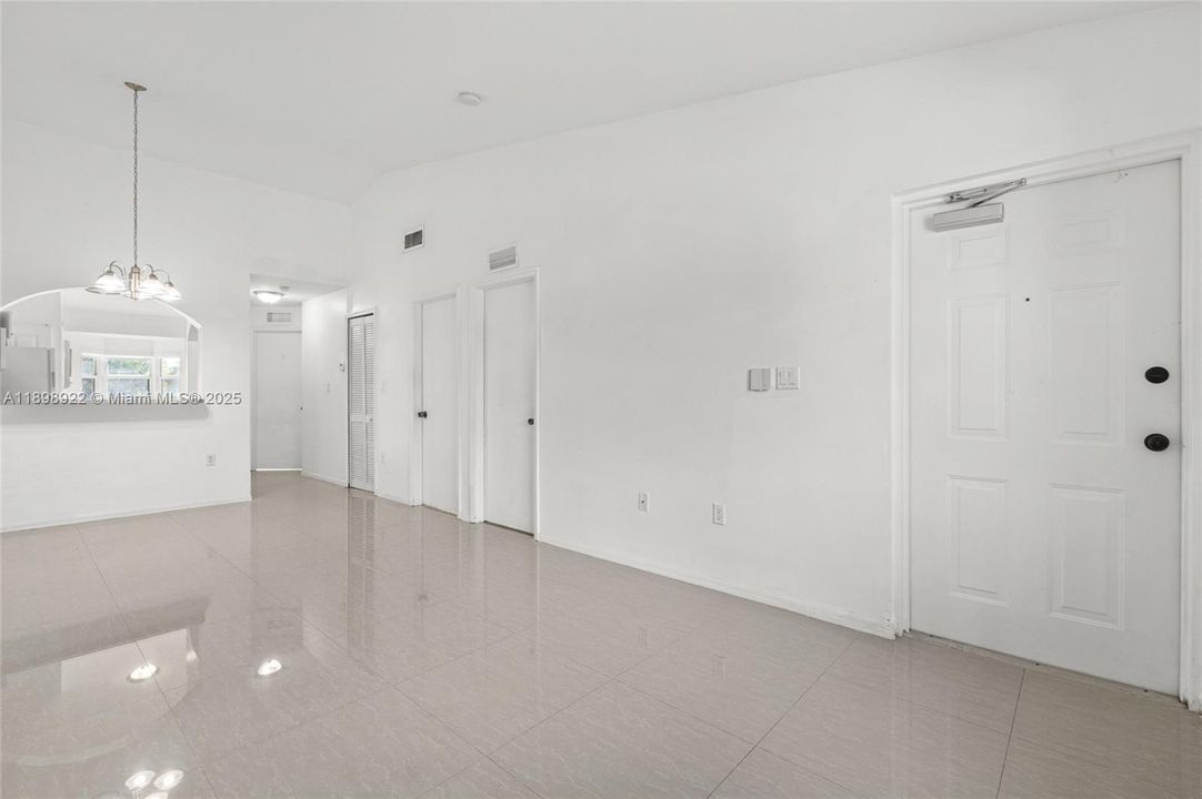 En Venta: $235,000 (2 camas, 2 baños, 910 Pies cuadrados)