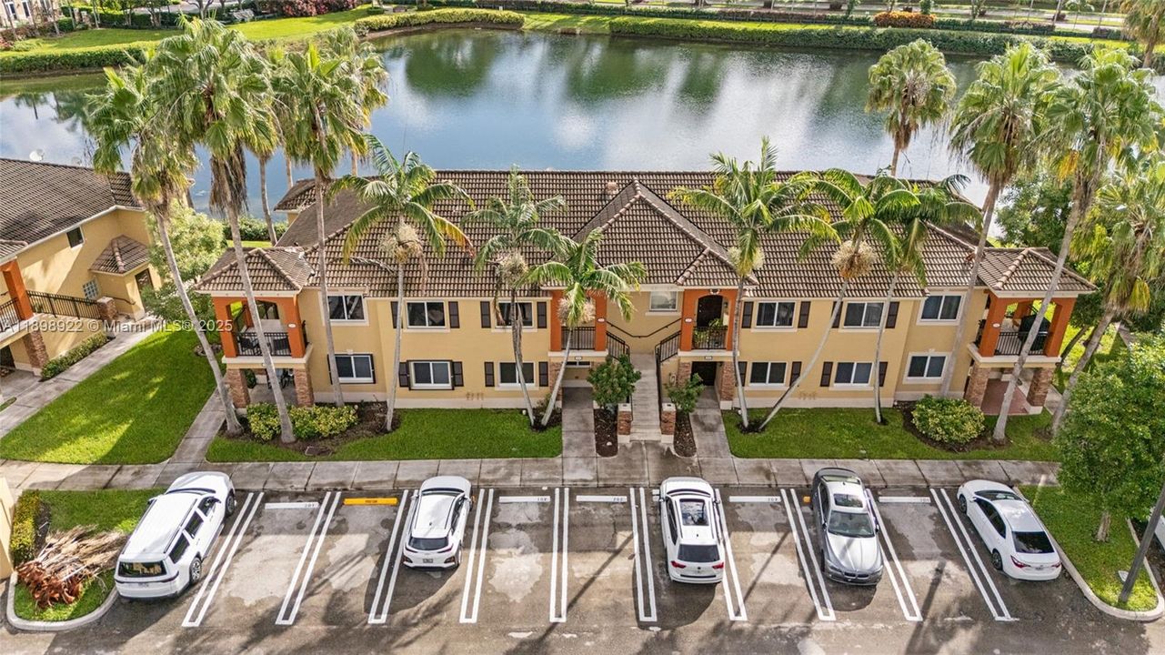 En Venta: $235,000 (2 camas, 2 baños, 910 Pies cuadrados)